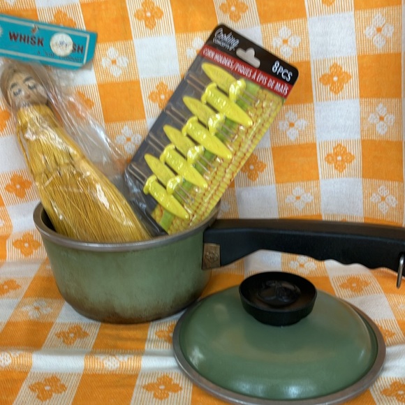 Vintage CLUB Aluminum Saucepan & Lid 1 1/2 pt With Vintage Whisker, Corn Holders - Picture 11 of 12